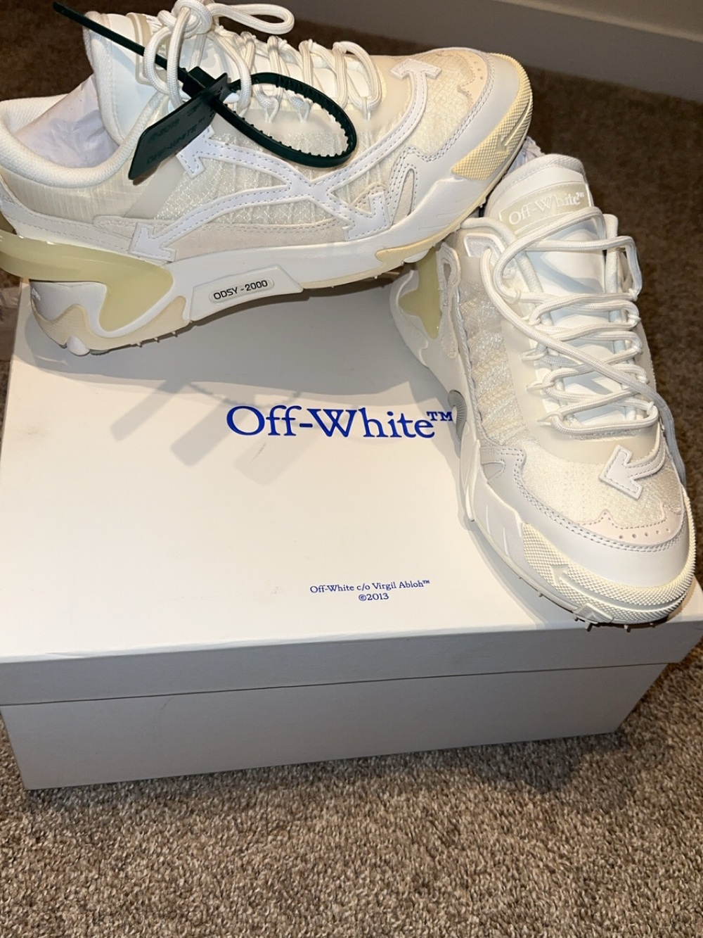BRAND NEW! Off-White Women's Cream/White Odsy-2000 Trainer Sneakers